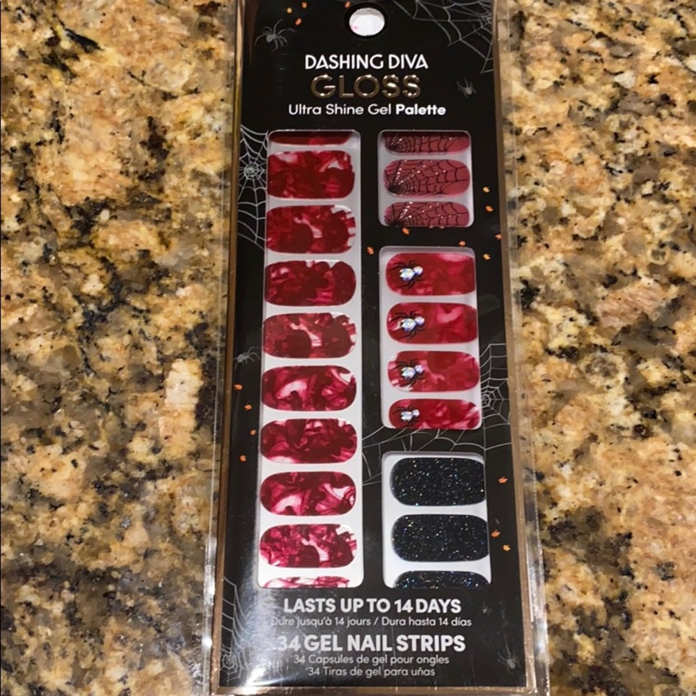 Dashing Diva Gel Nail Strips in Vampirina